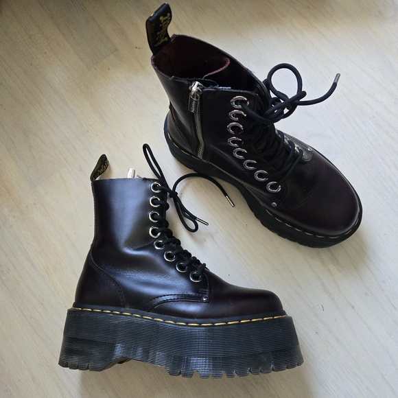 NWT Dr. Martens Jadon Max Platform Boots - Picture 1 of 4